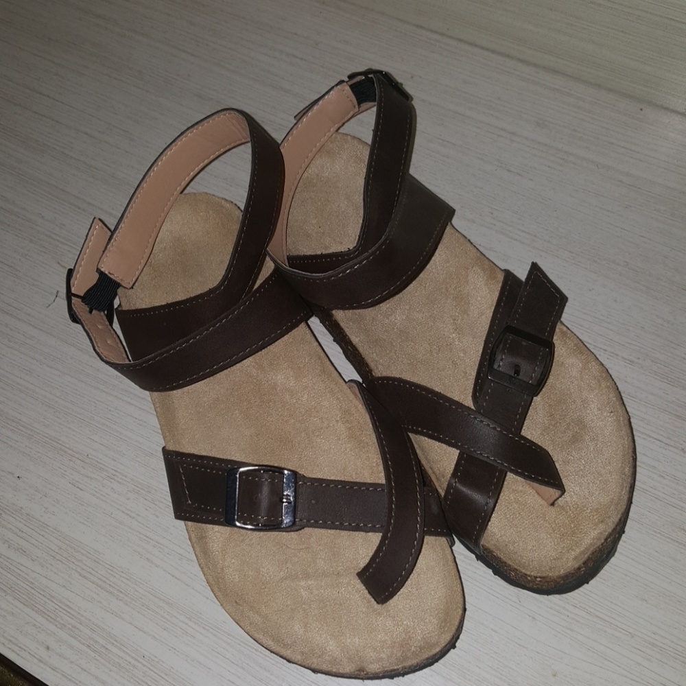 Brand new sandles w out tags